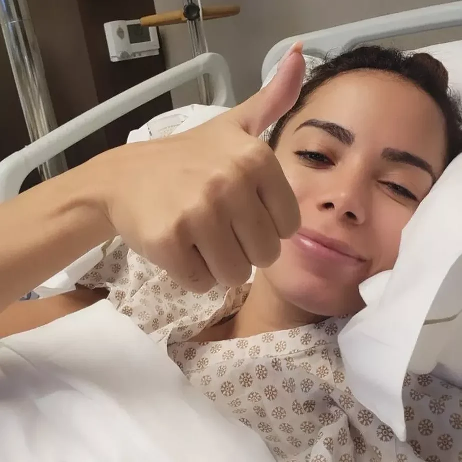 anitta at the hospital